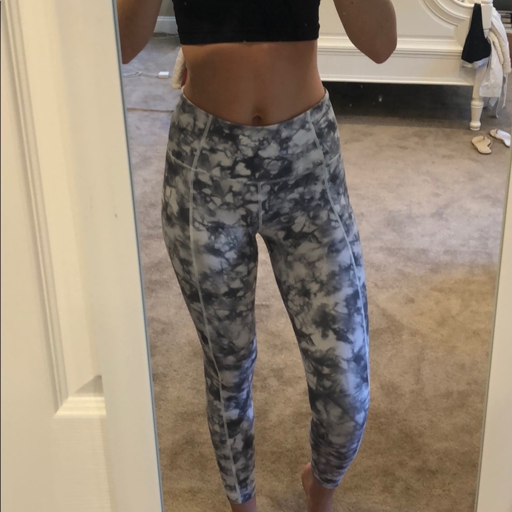 Athleta Tie Dye Salutation ⅞ Ankle Tight